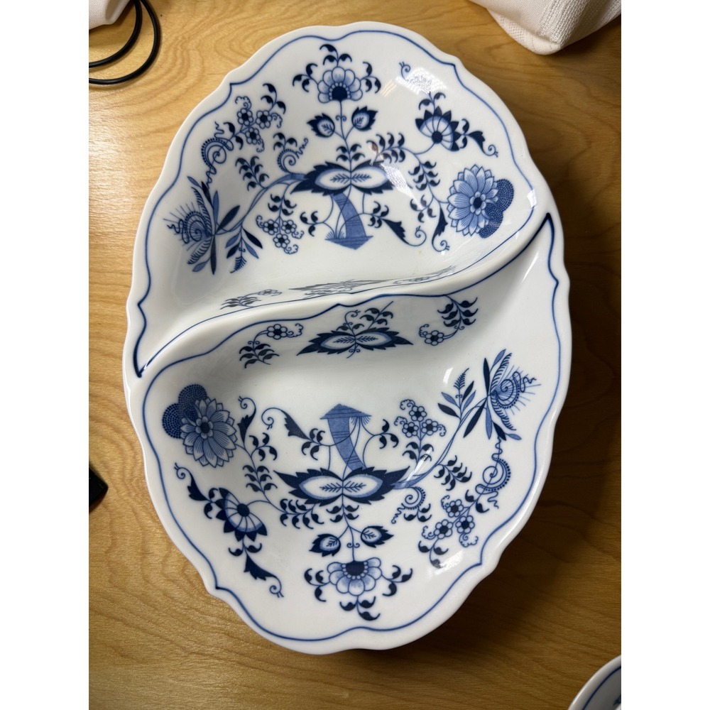 Blue Danube Japan Divided Serving Bowl Blue Onion Scalloped Oval 9in - Picture 2 of 7